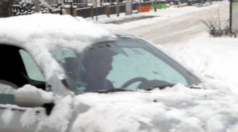 Scheiben enteisen: Trick gegen vereiste Autoscheiben im Winter